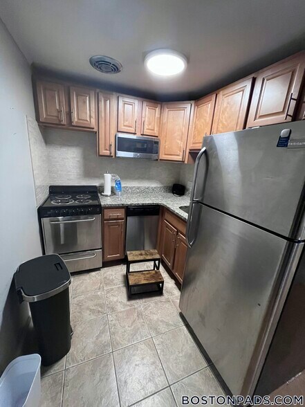 Primary Photo - 110 Babcock St