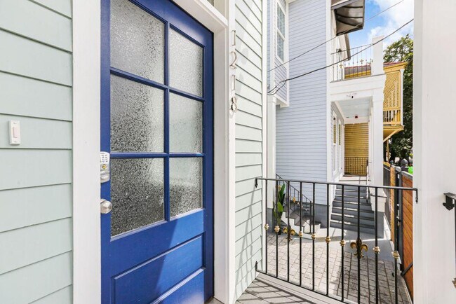 Building Photo - 1218 Carondelet St