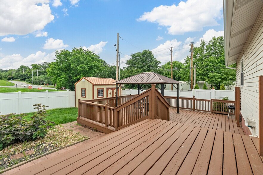 Building Photo - 803 Matthews Dr