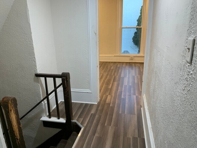 Building Photo - 316 N Grove St