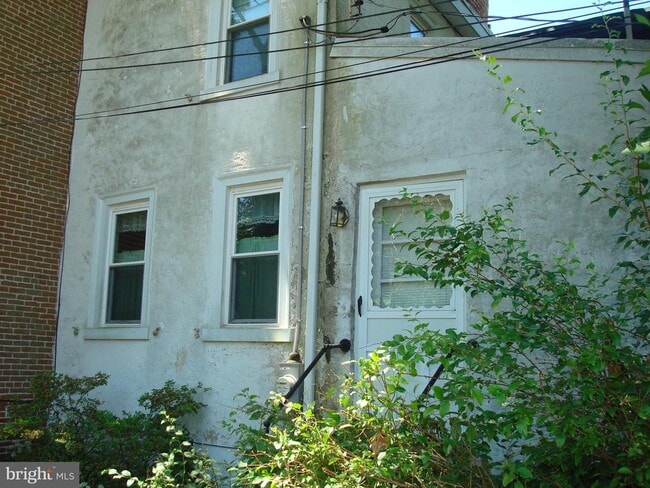 Building Photo - 17 Price St