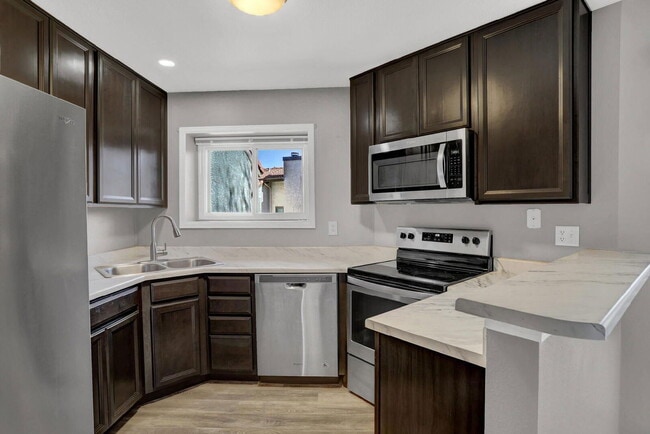 Building Photo - 7480 Alameda Ct