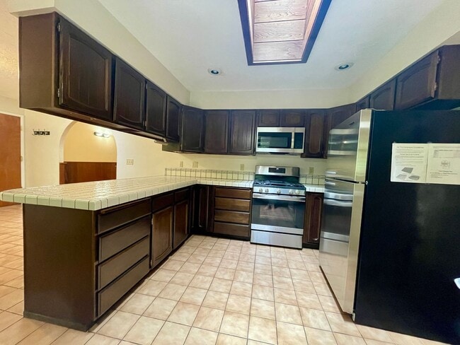 Building Photo - 4 bed, 3 bath split-level home in a private, forested setting (Bayside)