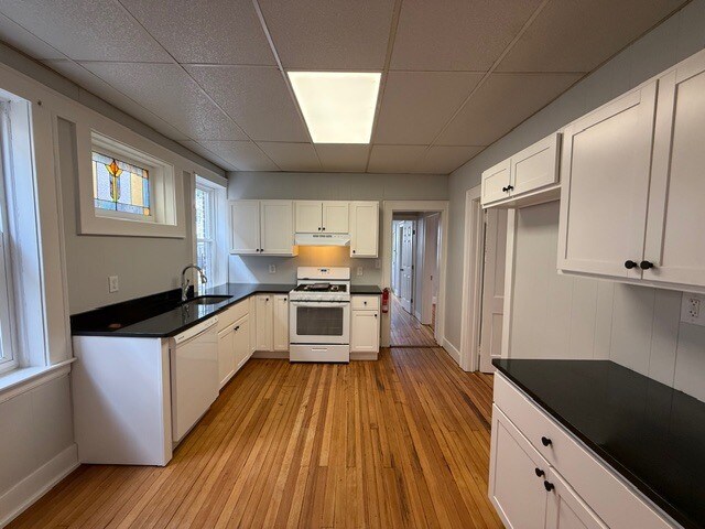 Building Photo - 556 Bond St