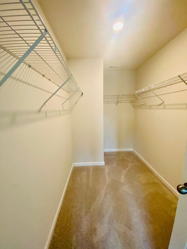 Building Photo - 3BR/3.5 Bath Townhouse in Ballantyne