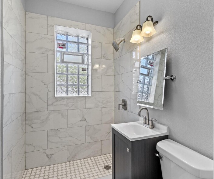 Primary Photo - 812 E Burleigh St