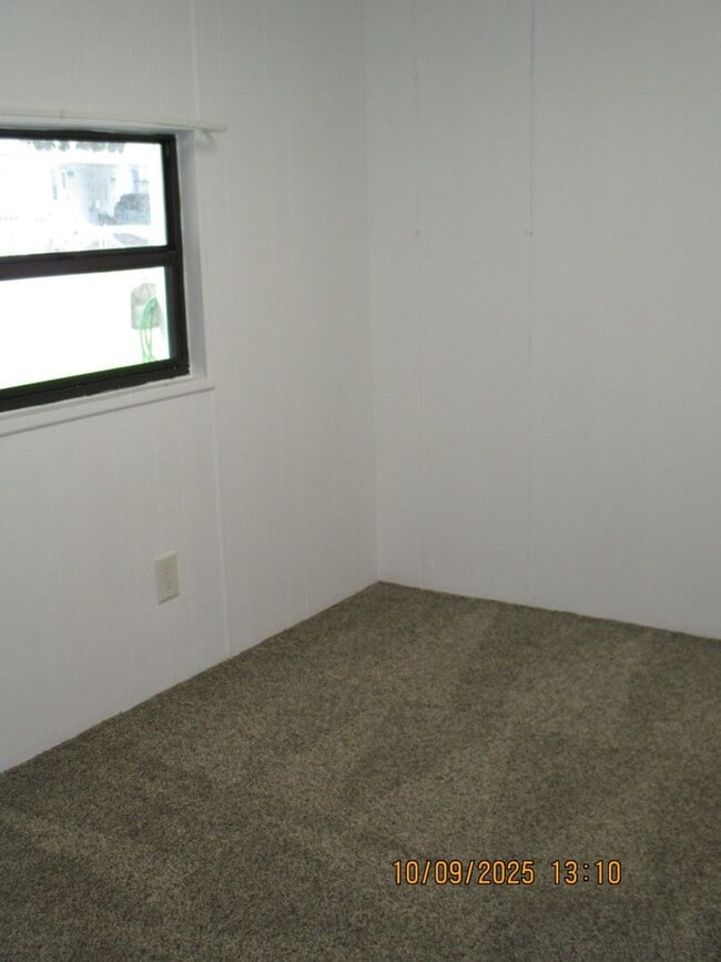 Building Photo - Welcome to this inviting 2-bedroom, 1-bath...