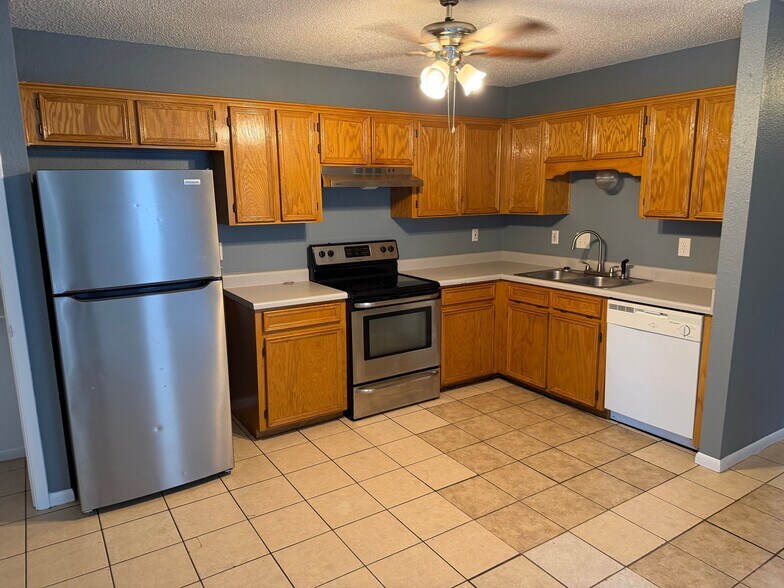 Building Photo - 4307 Shawn Dr