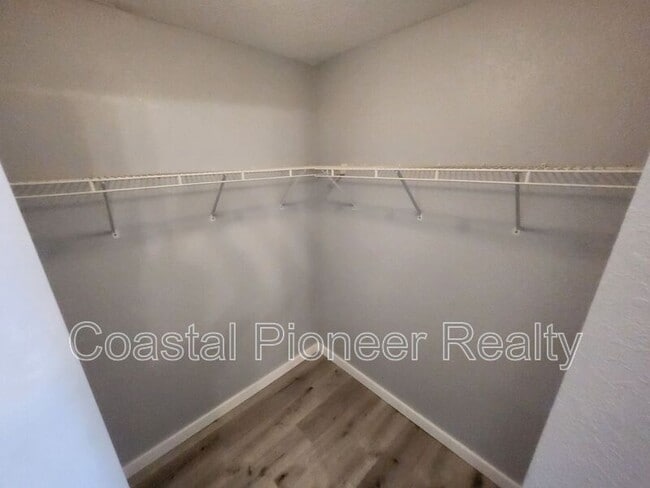 Building Photo - 9232 Lake Chase Island Way