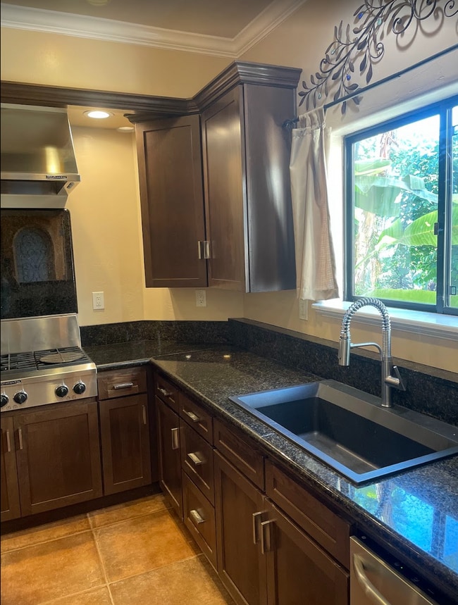 Building Photo - Call for your Private Showing! - Rent Ready September 1st