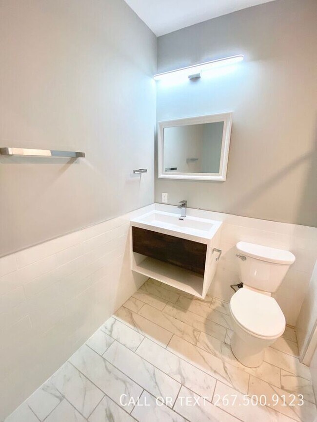 Building Photo - 1523 W Girard Ave