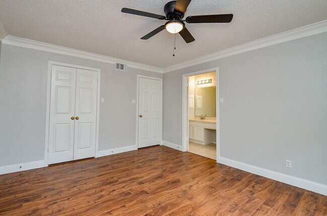 Building Photo - 1206 Green Knoll Dr