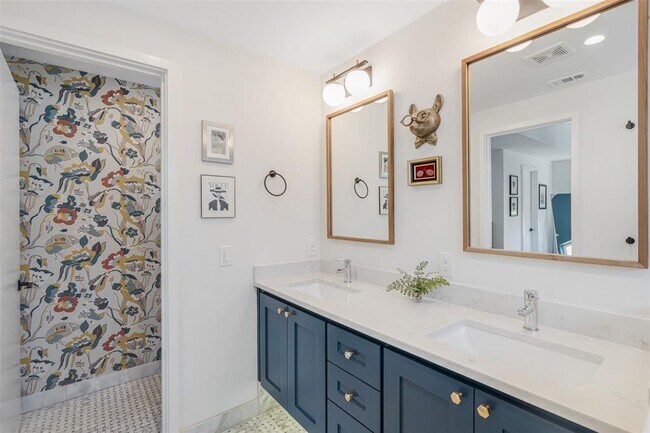 Building Photo - 1217 1/2 W 39th St