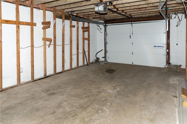 Building Photo - 9 Dykeman St