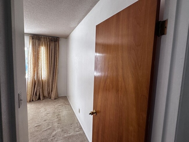 Building Photo - HOUSE