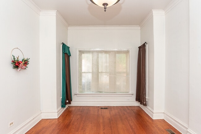 Building Photo - 1016 S Oakley Blvd