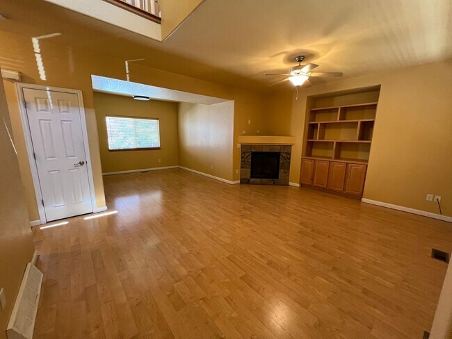 Building Photo - 3 bed 3.5 Bath with Bonus Studio Suite Above Detached Garage!