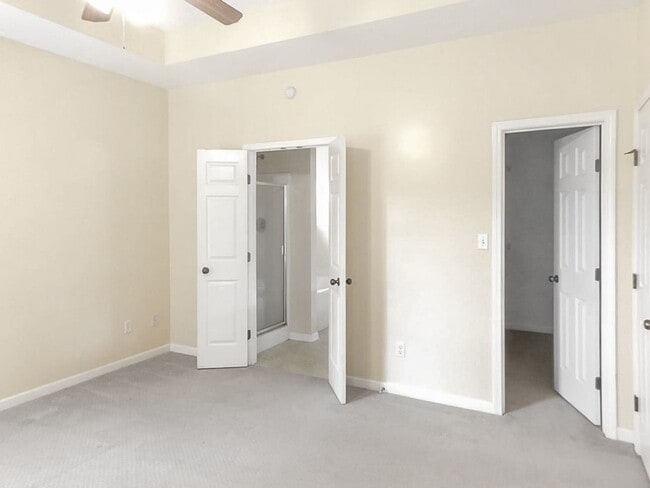Building Photo - 308 Park Village Dr