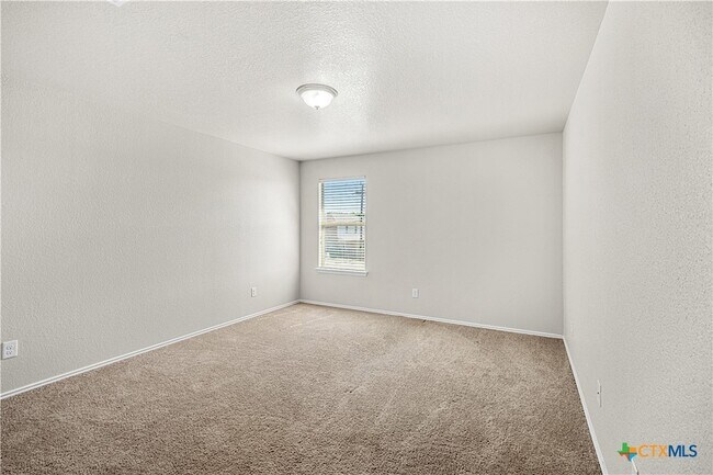 Building Photo - 1602 Gigante Dr