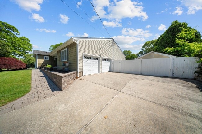 Building Photo - 21 Patricia Ln