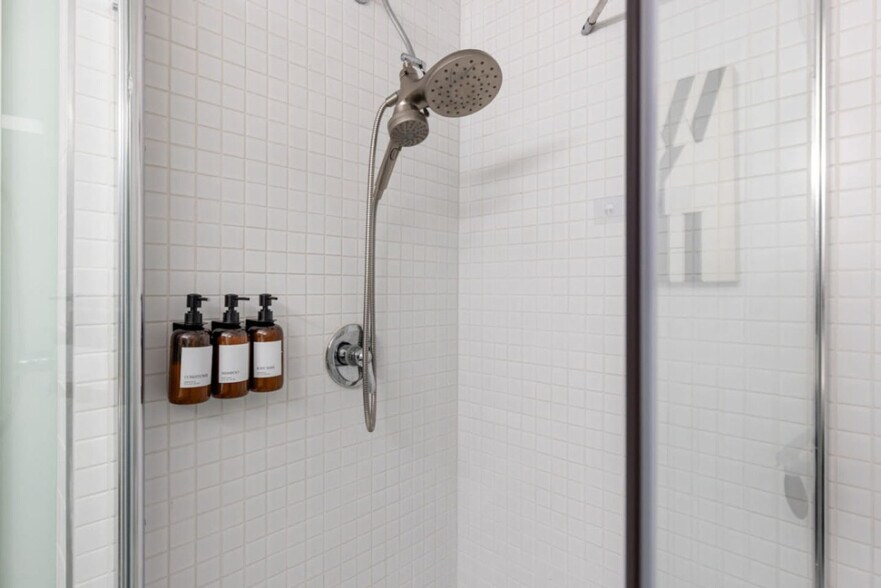 Building Photo - 12607 Larchmere Blvd