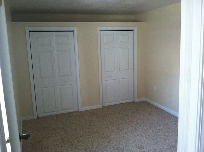 Building Photo - Beautiful 5 bed, 2 bath luxury south side flats home, amazing location!