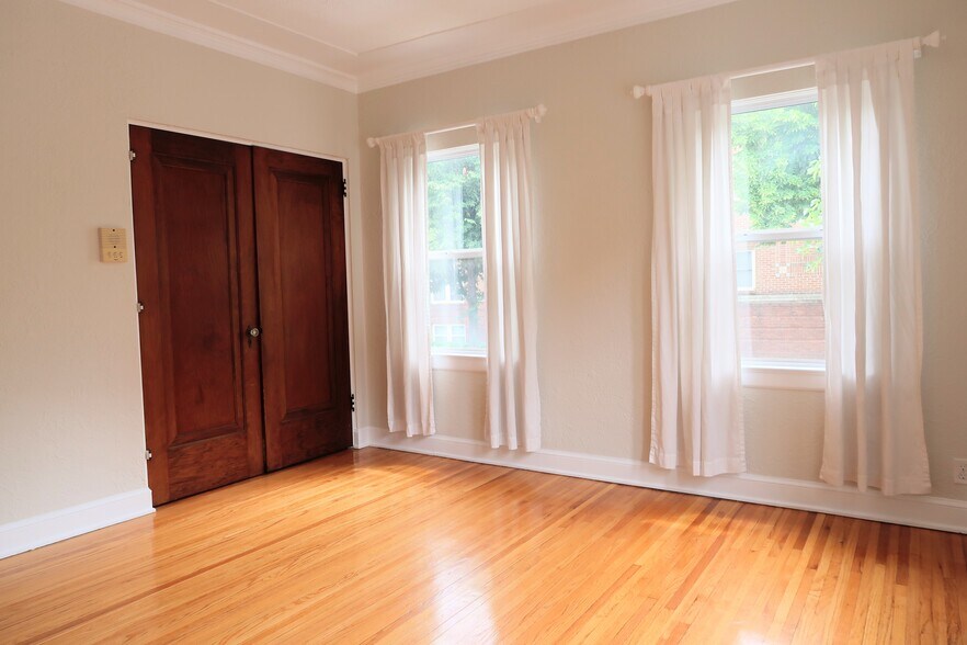 Living room - 3252 Fremont Ave S