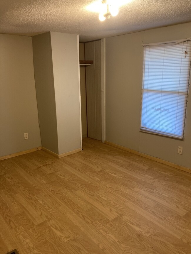 Building Photo - Belton Home