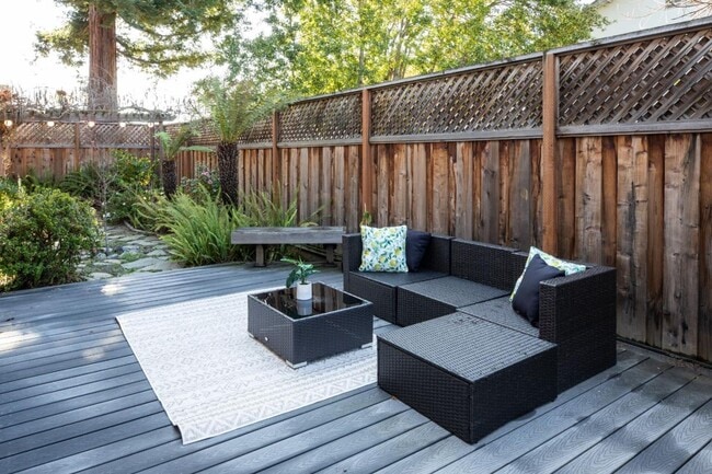 Building Photo - Stunning Menlo Park Townhome