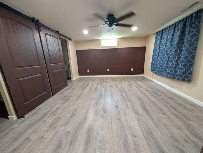 Building Photo - 3 bedroom 2 bath Pet-Friendly House with Amazing Backyard!