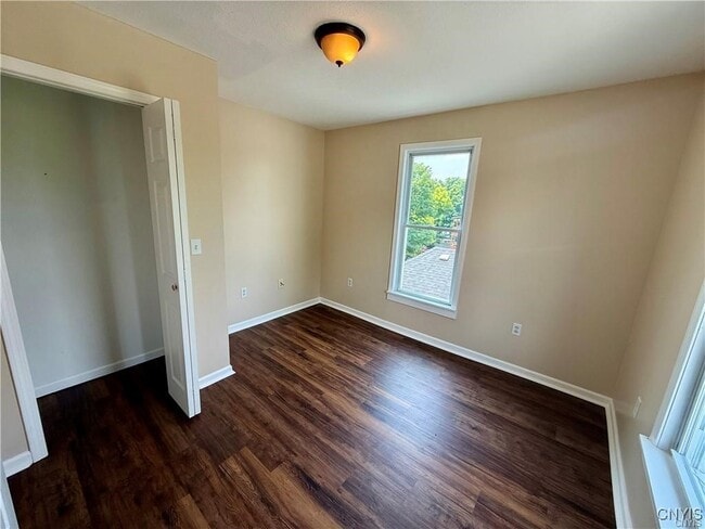 Building Photo - 5 E Main St