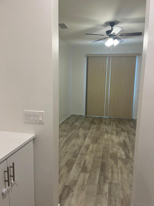 Building Photo - 5150 Calle Sandwaves