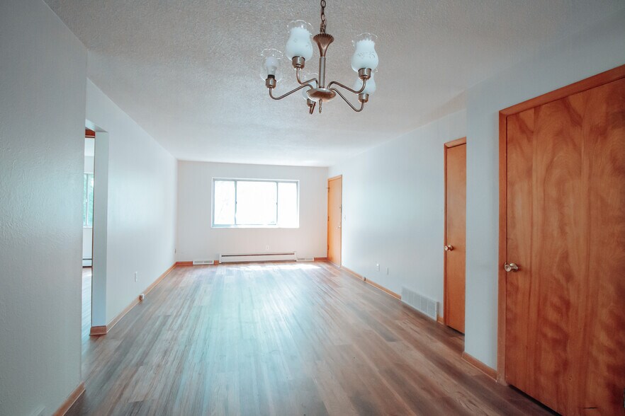 Building Photo - 3012 Carskaddon Ave