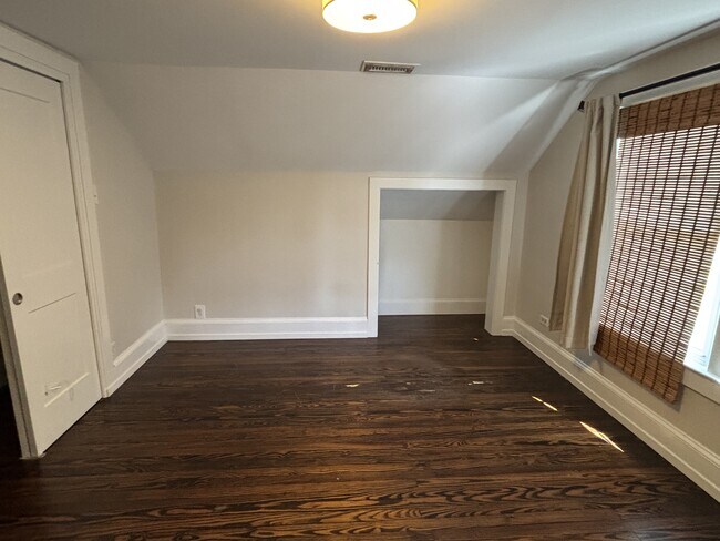 Building Photo - 517 Forest Ln