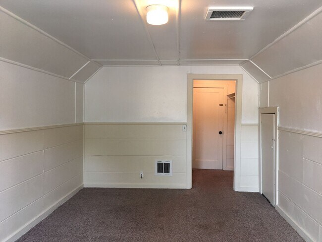 Building Photo - 2288 Hilyard St