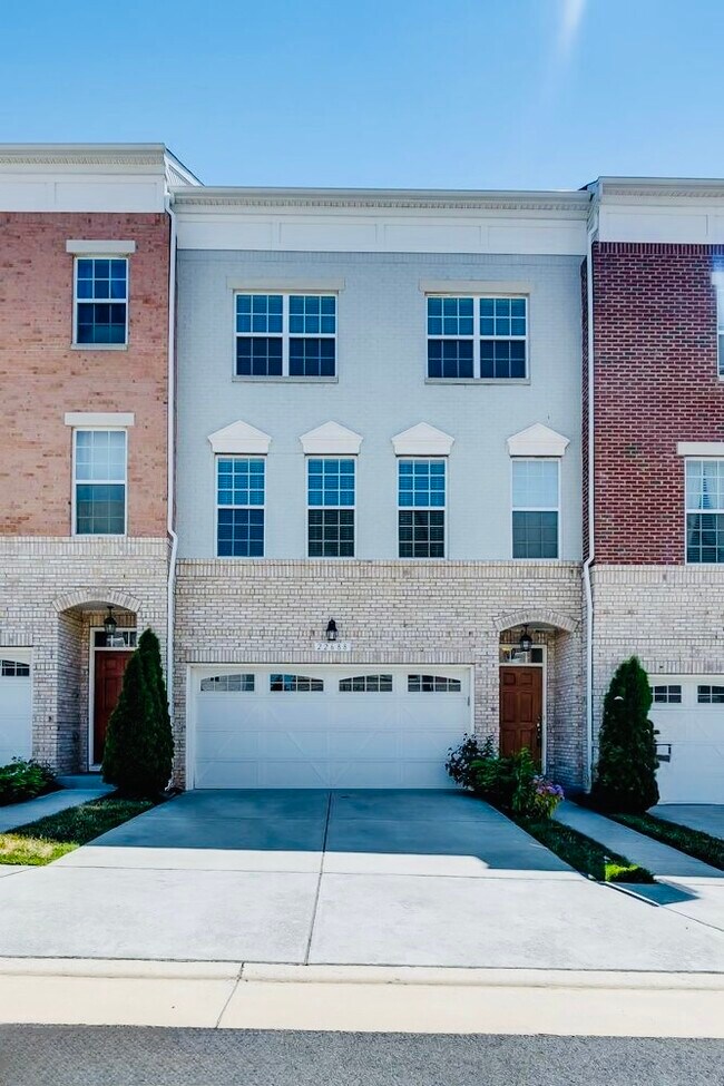 Primary Photo - 22688 Flowing Spring Square