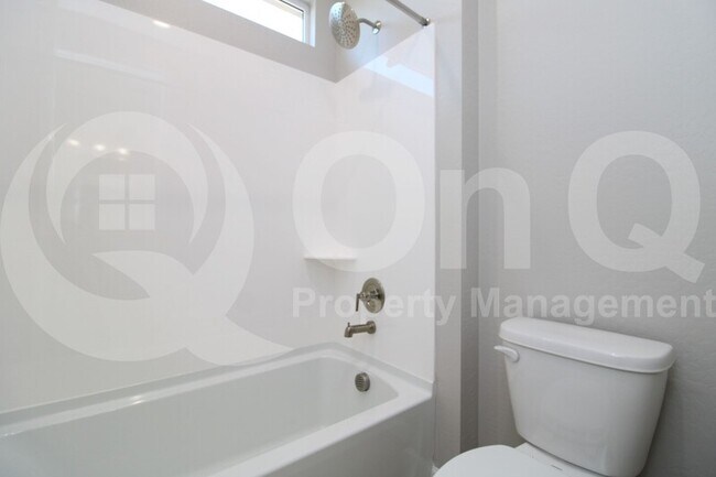 Building Photo - 5976 E Quail Ave