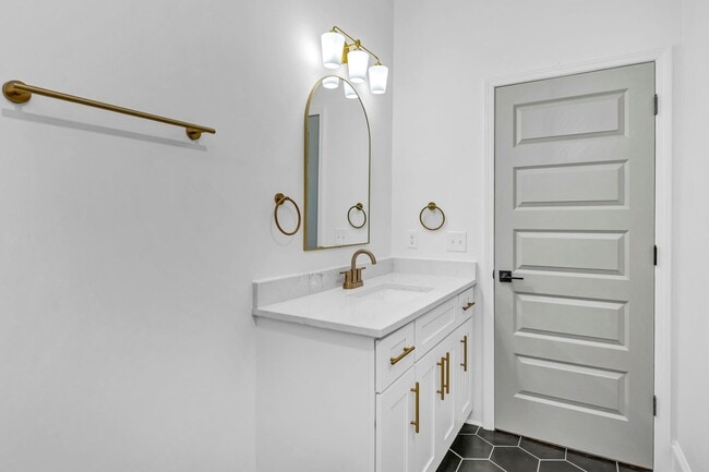 Building Photo - Pre-Leasing for the 26-27 School Year! - N...