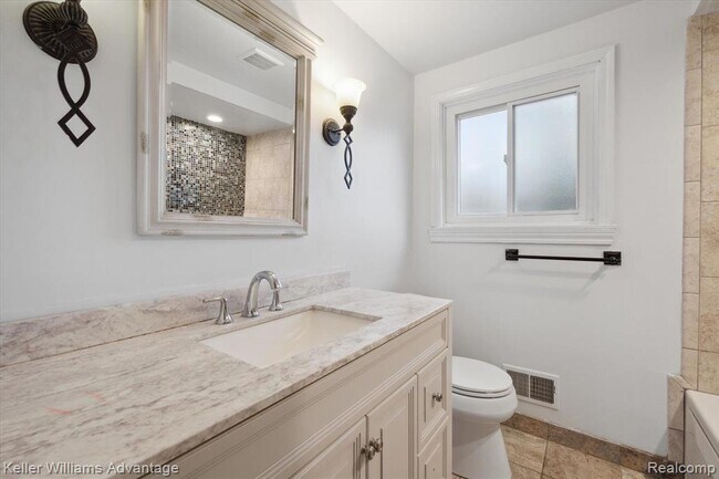 Building Photo - 19263 Sunset St