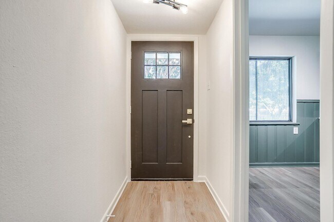 Building Photo - Fully Renovated Home in Desirable Fort Wor...