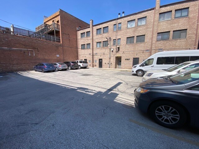 Building Photo - 1455 W Fullerton Ave