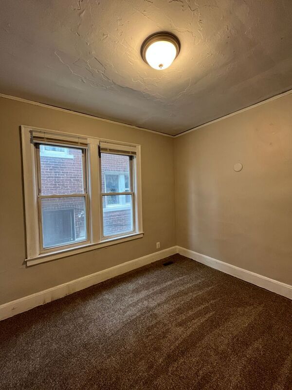 Building Photo - 3224 Calvert Ave