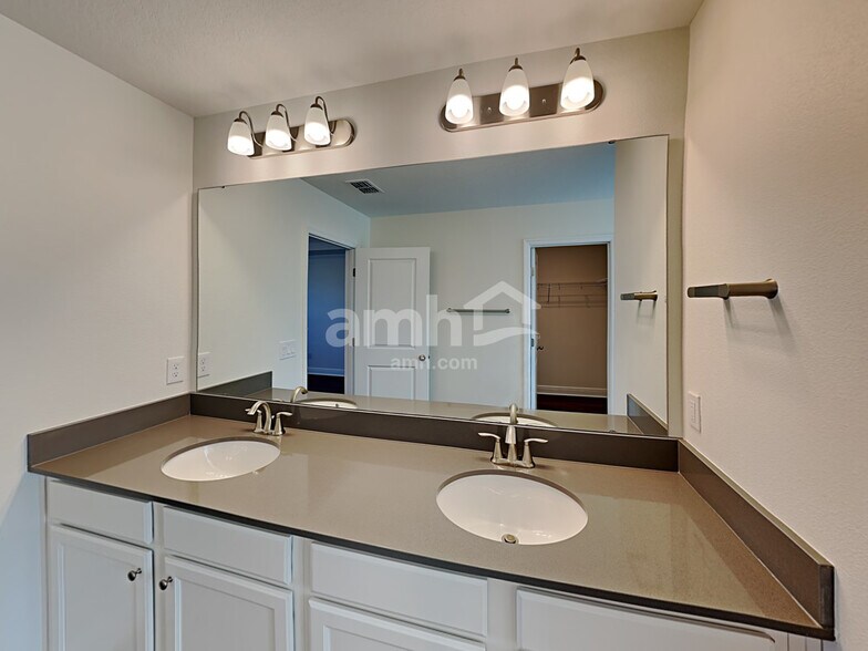 Building Photo - 37927 Dusty Saddle Ln