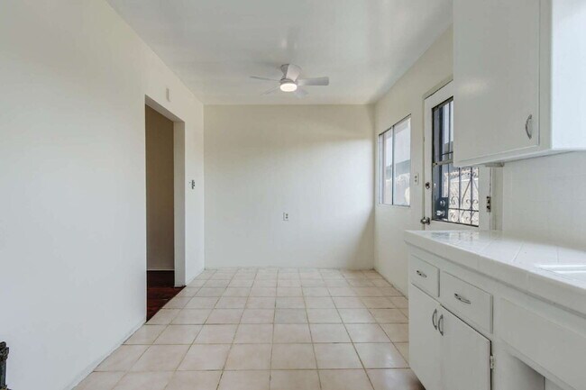 Building Photo - Fully Renovated Gem!