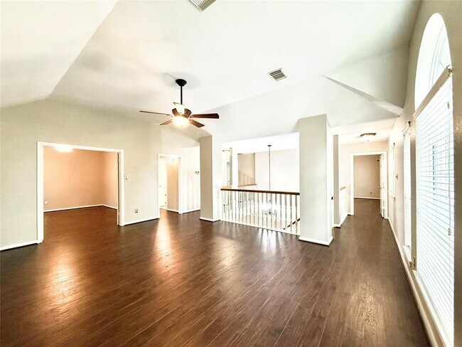 Building Photo - 626 Clarenda Falls Dr