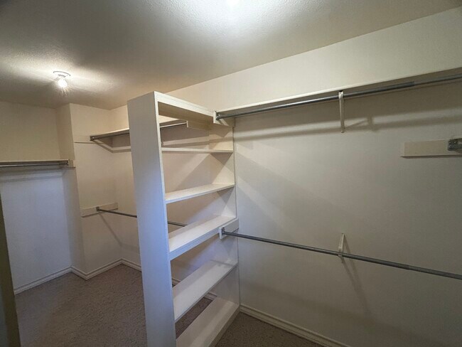 Building Photo - 15603 Rose Crest