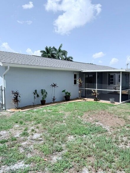 Building Photo - 1211 SE 35th St