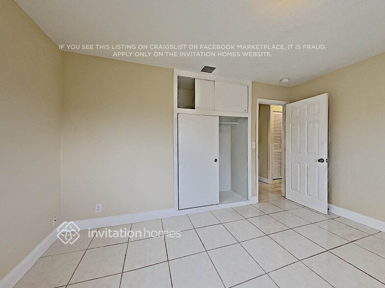Building Photo - 854 W Jasmine Dr
