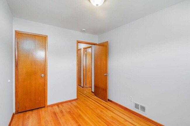 Building Photo - 145 Hobart Ave