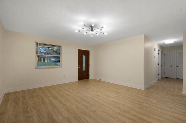 Building Photo - 209 Jasmine Rd
